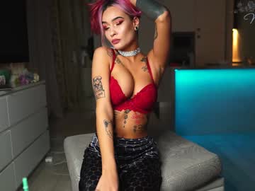 Phang nhau với nữ đạo chích Sasha Rose